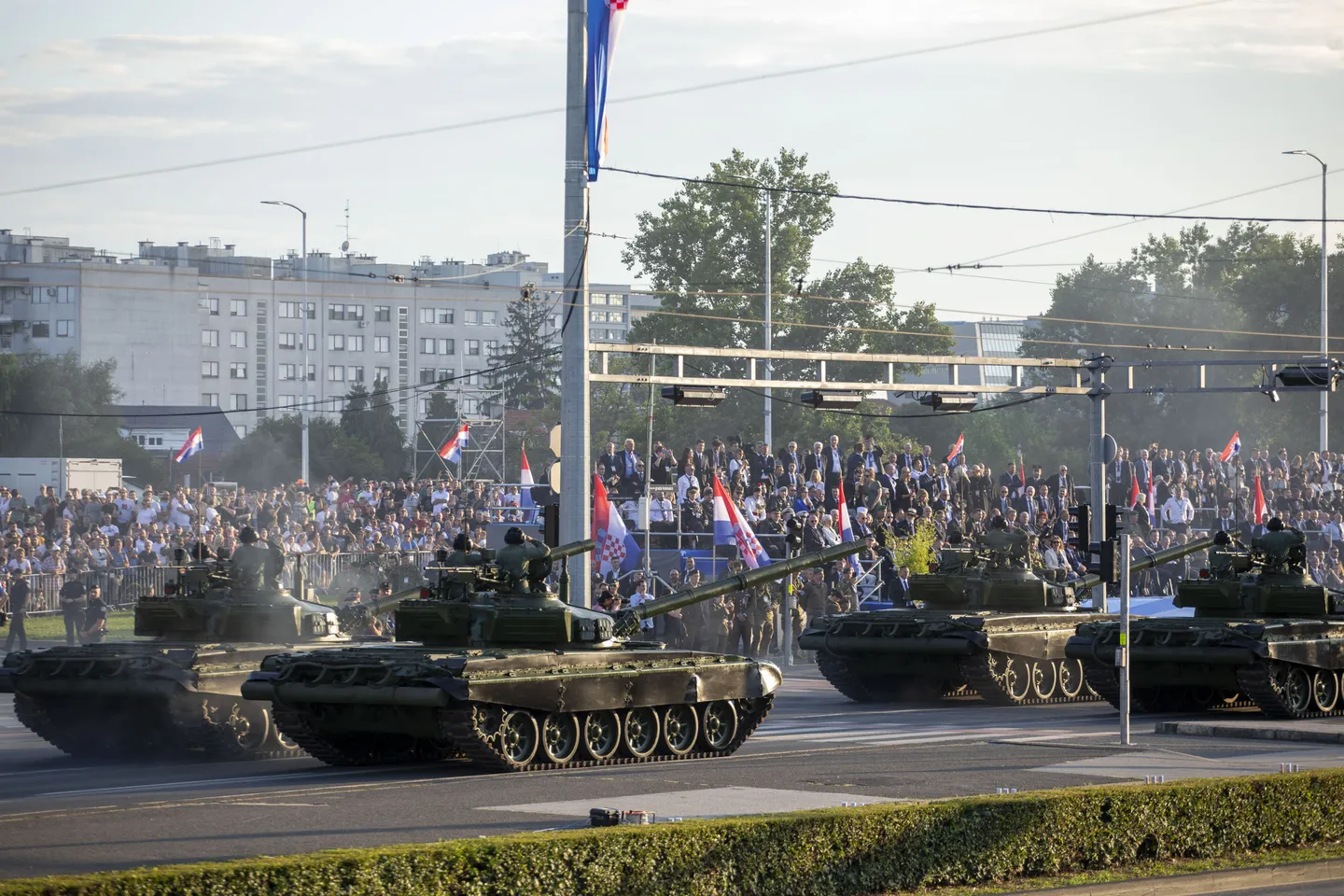 Kroaci, paradë ushtarake me rastin e 30-vjetorit të Operacionit Stuhia