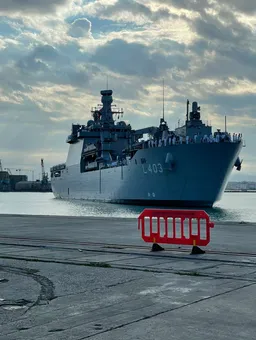 Anija turke “TCG SANCAKTAR” viziton Portin e Durrësit
