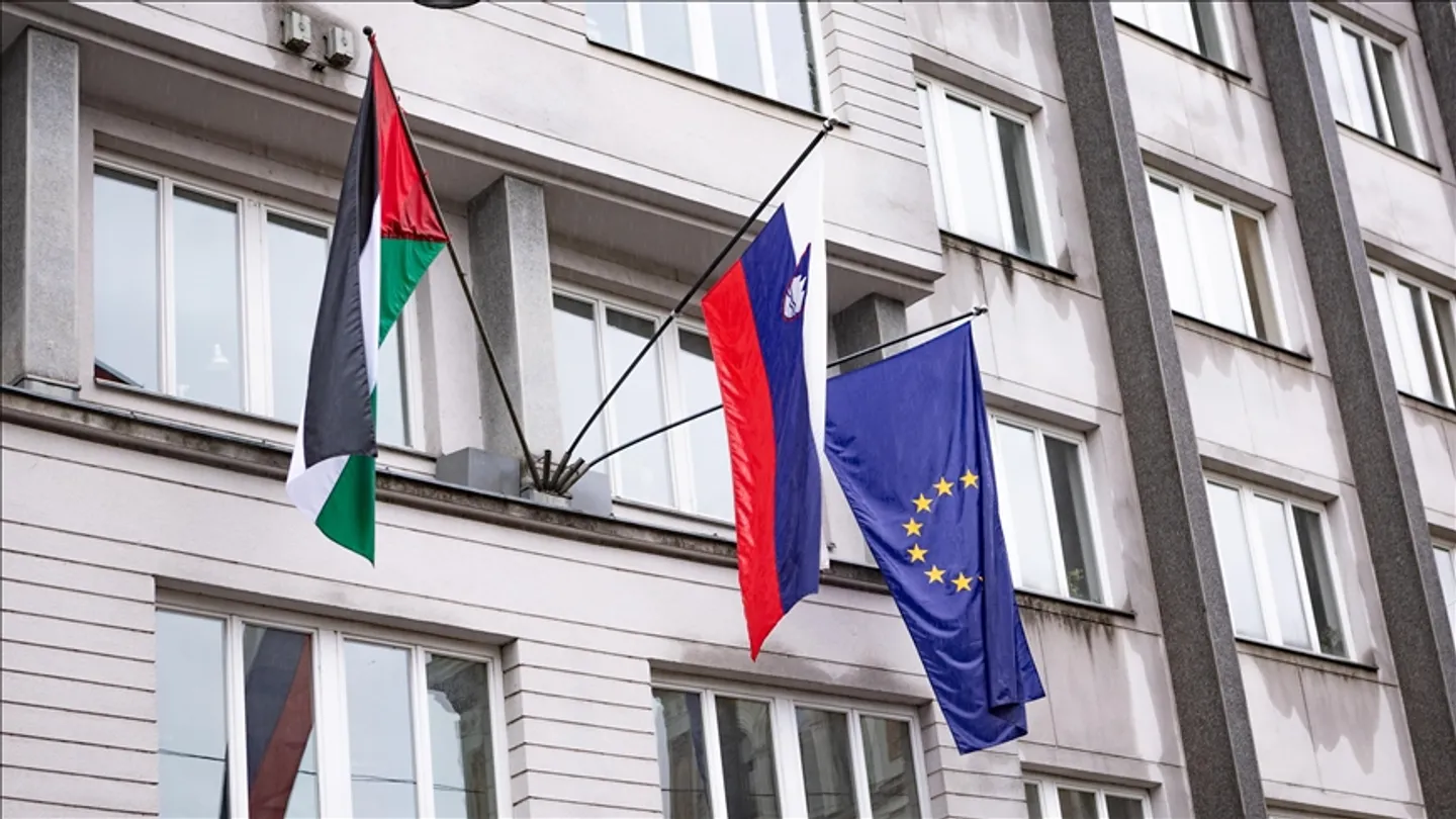 Sllovenia bëhet vendi i parë evropian që ndalon tregtinë e armëve me Izraelin
