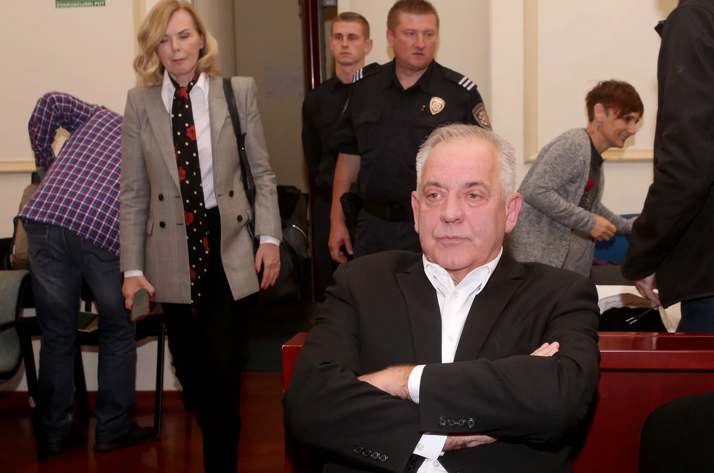 Поранешниот хрватски премиер Иво Санадер условно ослободен од затворската казна