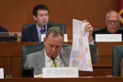 Texas Democratic lawmakers leave state to block Republicans' redistricting efforts