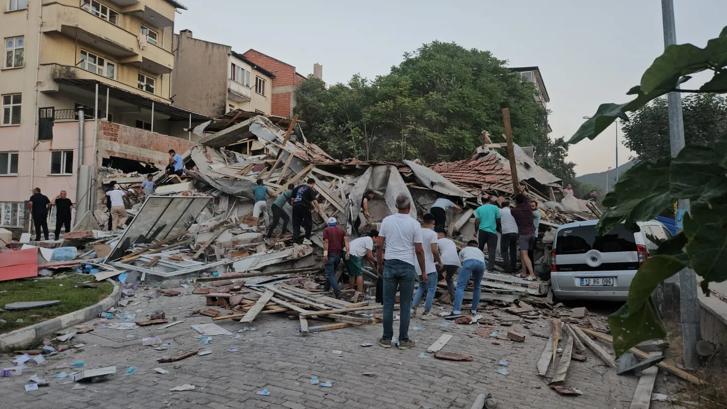 6.1 magnitude earthquake hits western Türkiye