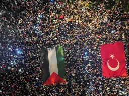 Dezenas de milhares em Istambul protestaram contra o genocídio de Israel e a fome forçada em Gaza