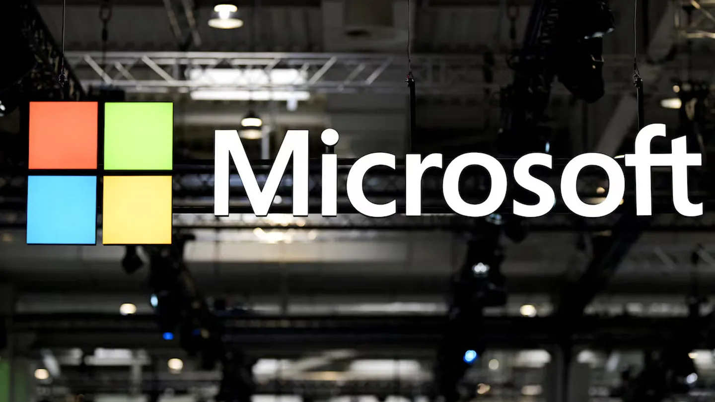 Нидерландские активисты устроили протест на крыше дата-центра Microsoft