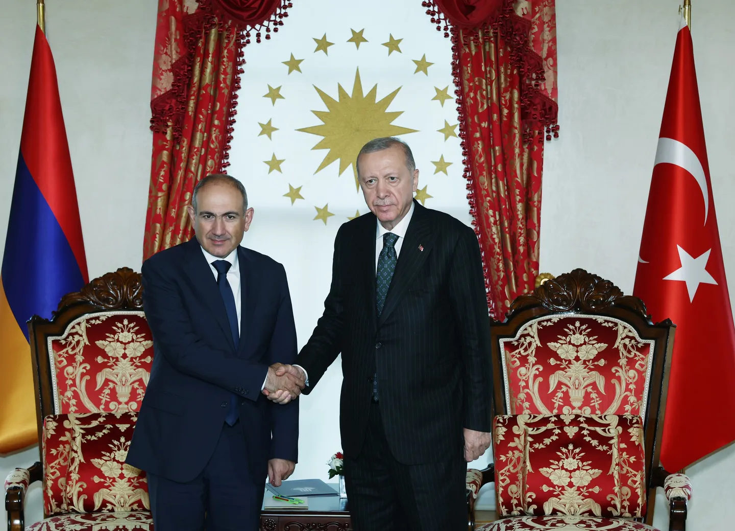 Erdoğan në telefonatë me kryeministrin armen, diskutuan mbi bisedimet e paqes Armeni-Azerbajxhan