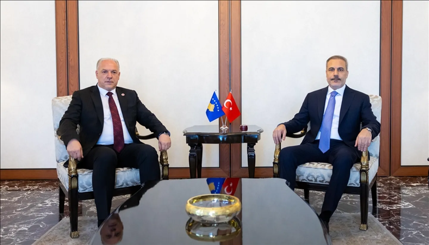 Ministri kosovar i Zhvillimit Rajonal pritet në takim nga kryediplomati turk në Ankara