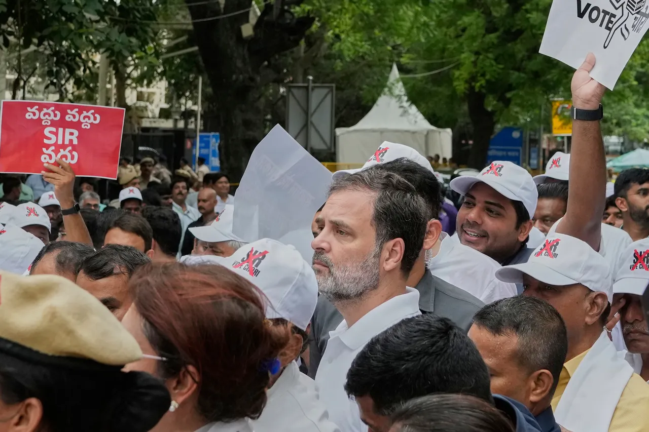 राहुल गांधी का दावा कि 'प्रधानमंत्री दबाव में हैं', अडानी और एपस्टीन को व्यापार समझौते से जोड़ा