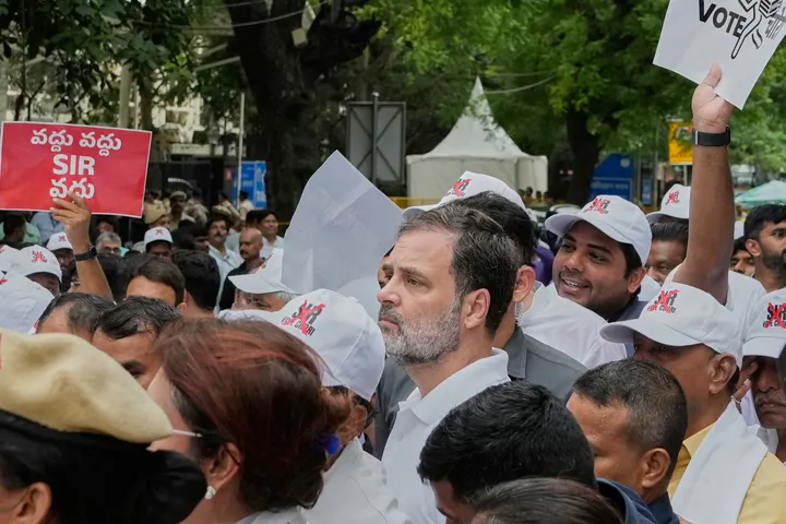 राहुल गांधी का दावा कि 'प्रधानमंत्री दबाव में हैं', अडानी और एपस्टीन को व्यापार समझौते से जोड़ा