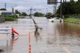 西日本で豪雨続く、多数の行方不明者