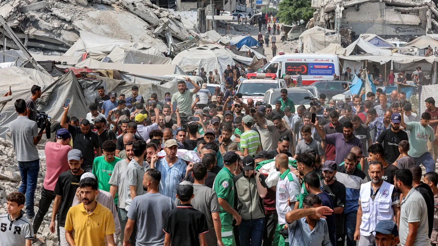 الاحتلال يقتل في يوم 58 فلسطينياً بغزة بينهم 11 طفلاً.. وارتفاع حصيلة شهداء التجويع إلى 222