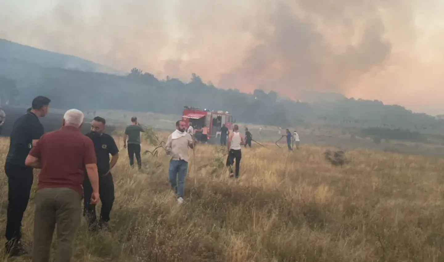 Regjistrohen 51 vatra zjarri në Kosovë, ndërhyn edhe KFOR-i