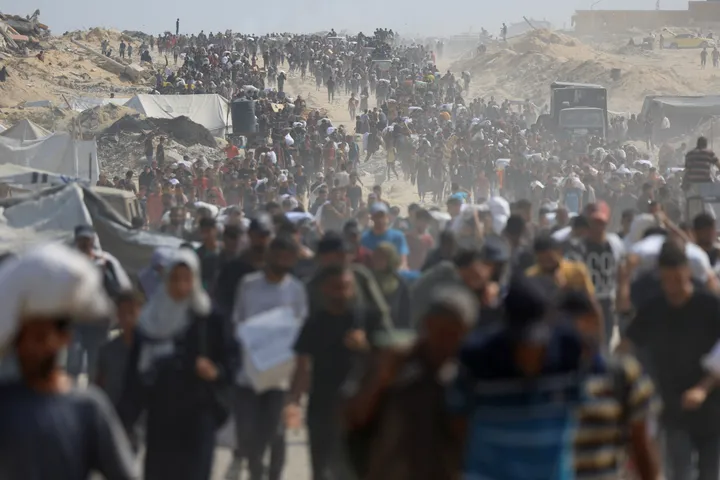 كيف تُبقي مليونَي شخص على حافة المجاعة دون تجاوز المعايير الدولية؟