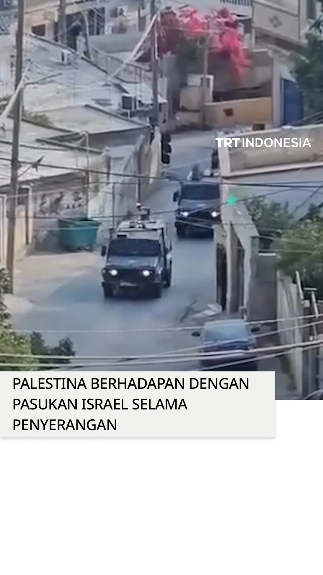 Palestina berhadapan dengan pasukan Israel selama penyerangan di Tepi Barat yang diduduki