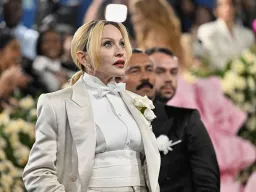 Madonna apela ao Papa que visite Gaza para 'trazer luz' às crianças famintas 'antes que seja tarde'