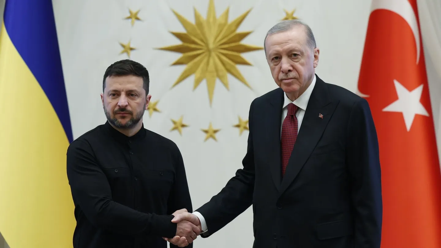 أردوغان وزيلينسكي يبحثان العلاقات الثنائية ومسار السلام بين روسيا وأوكرانيا