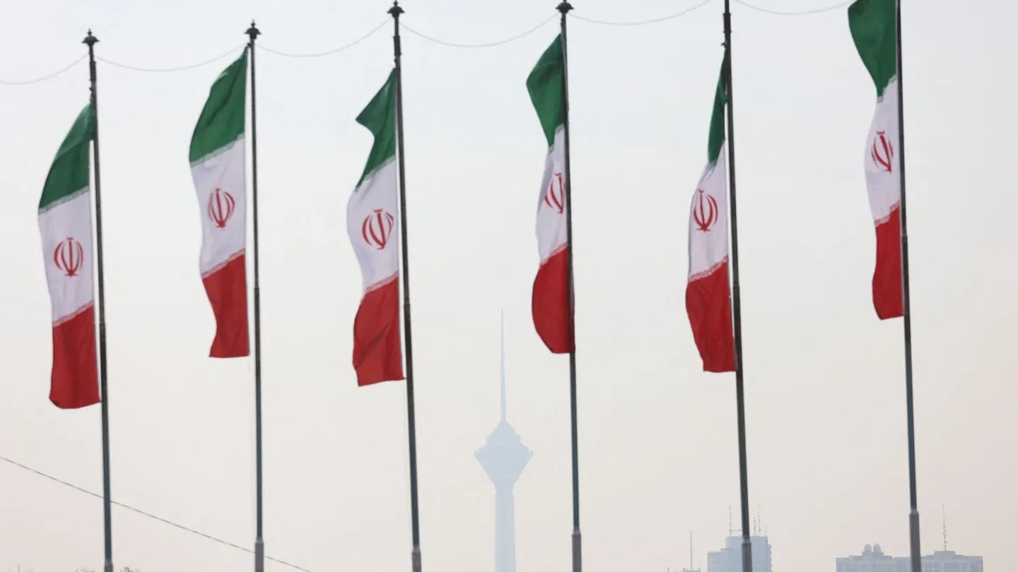 تعطیلی گسترده در بسیاری از استان‌های ایران به دلیل گرمای هوا