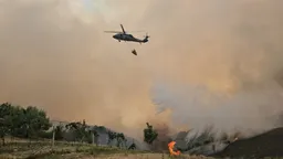 Situatë alarmante me zjarret në Shqipëri, evakuohen banorët e Delvinës