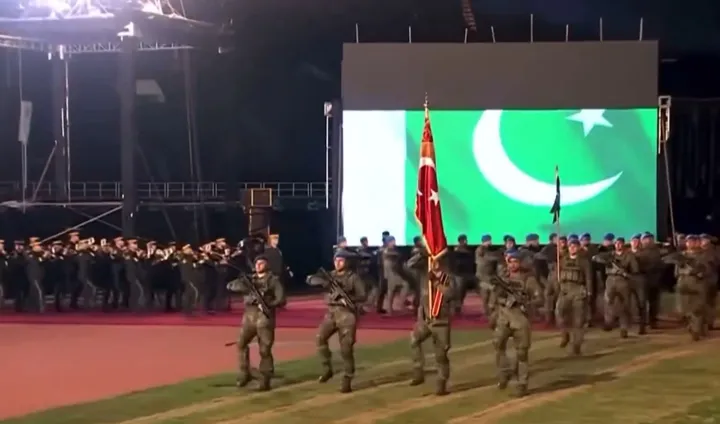 Symbol of friendship: Turkish, Azerbaijani contingents attend Independence Day parade in Islamabad