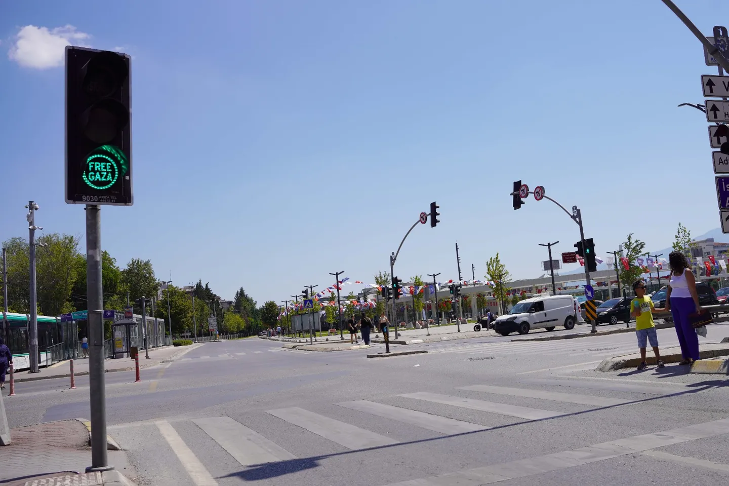 Semafori u turskom gradu Kodžaeli u znaku protesta protiv Izraela