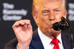 Trump paralajmëron “pasoja shumë të rënda” nëse Putin nuk pranon t'i japë fund luftës