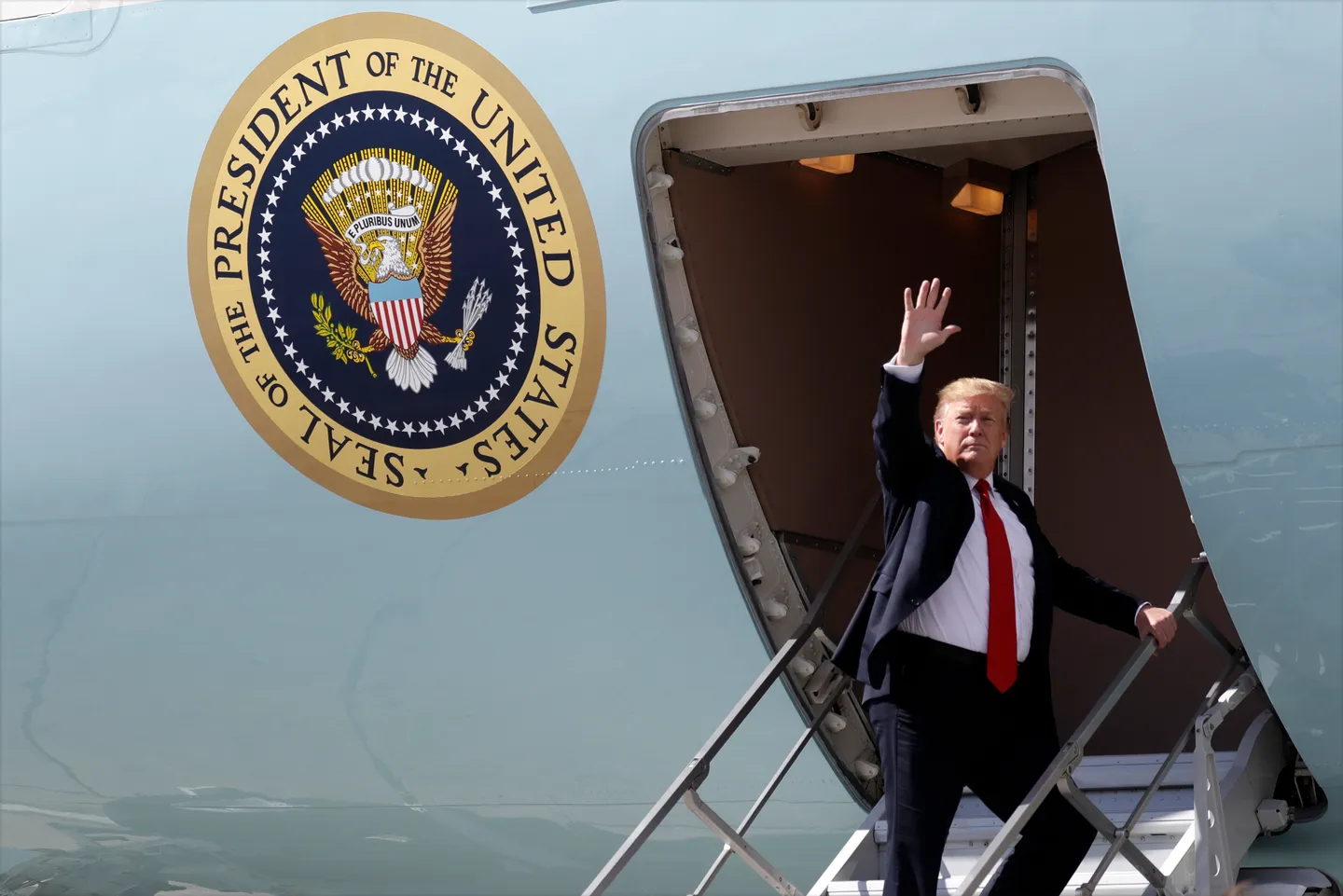 トランプ大統領、APEC前に日本訪問を検討—日米首脳会談も視野に