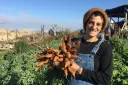 Era nadadora profesional y hoy es referente de la agroecología en Cisjordania ocupada
