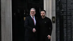 Kryeministri britanik dhe presidenti ukrainas do të takohen në Londër përpara takimit Trump-Putin