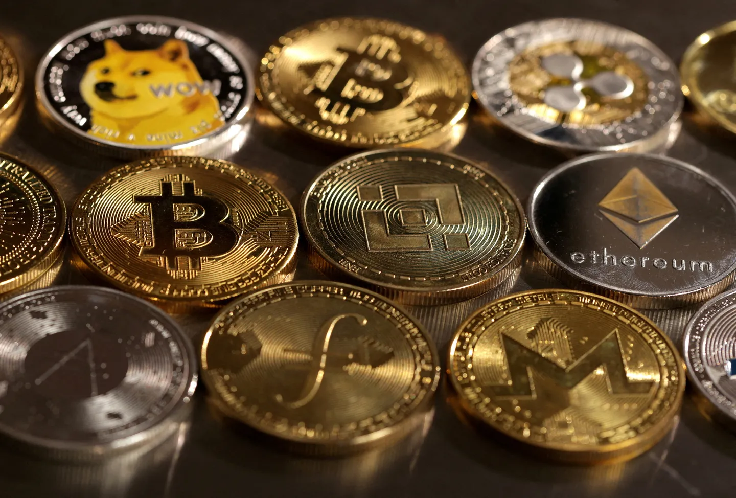 البيتكوين تتجاوز 124 ألف دولار لأول مرة وتواصل هيمنتها على سوق العملات الرقمية