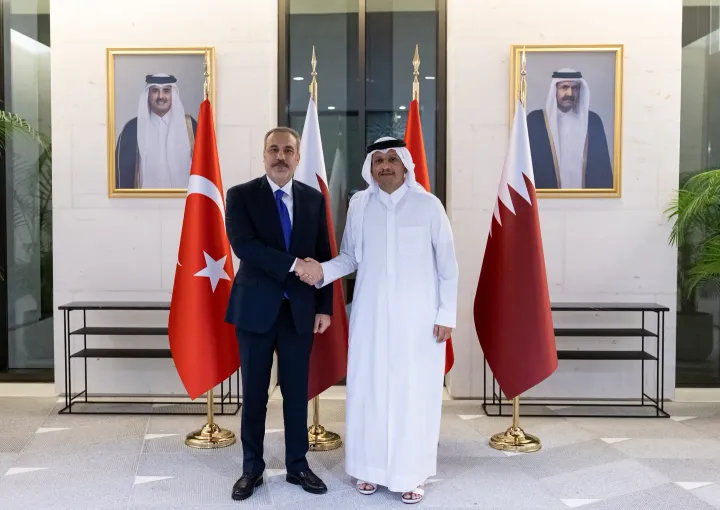 Fidan se reúne con el ministro de Exteriores de Qatar para reforzar alianza y abordar Gaza y Siria