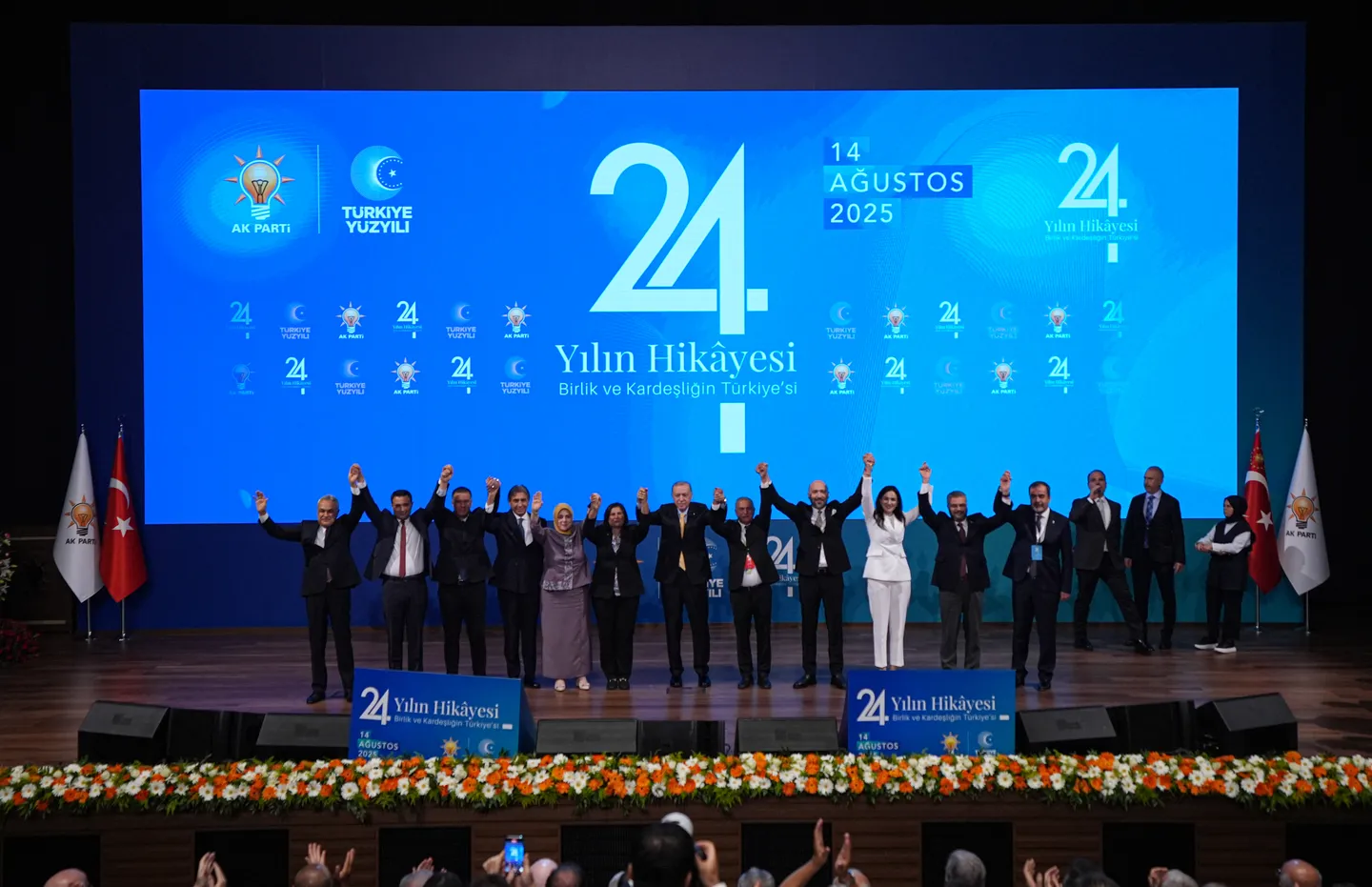 Devetero opozicionih načelnika pristupilo Erdoganovoj vladajućoj stranci na godišnjicu AK Partije