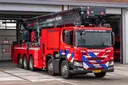 In Stadskanaal Groningen gaan zes auto's en een speeltoestel in vlammen op