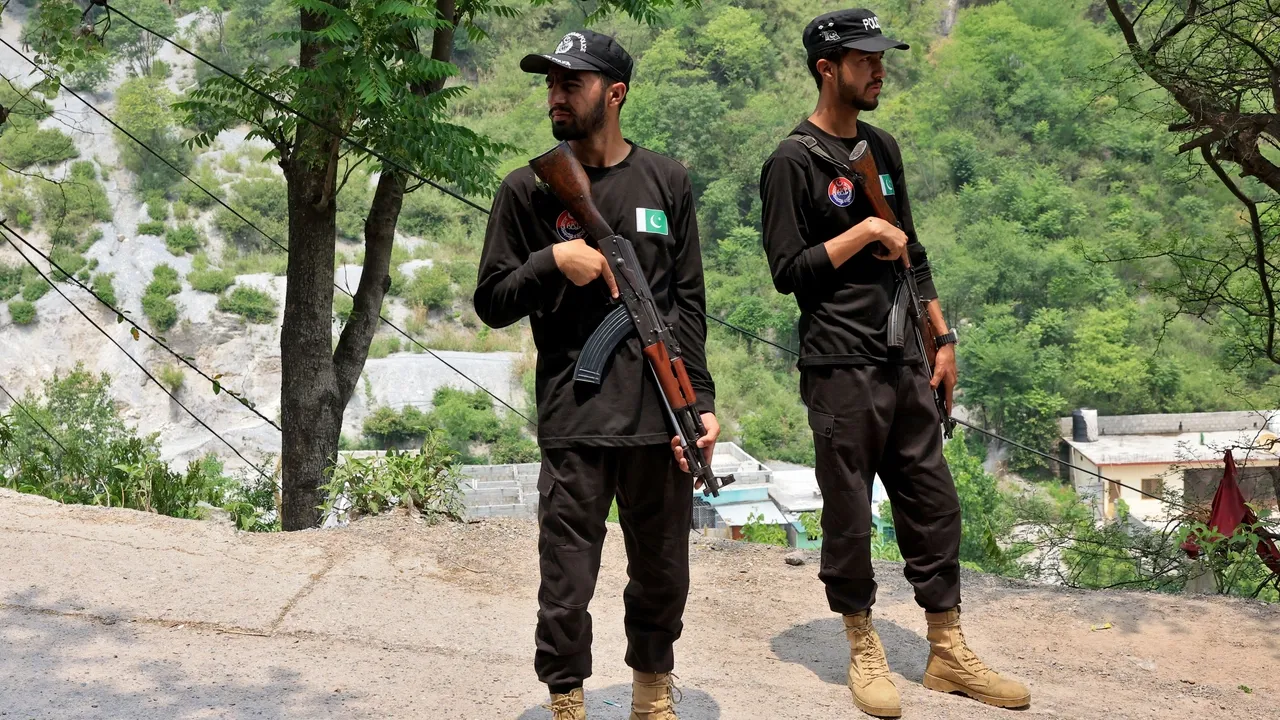 Terroristas bombardeiam importante gasoduto na província de Khyber Pakhtunkhwa, no Paquistão