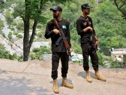Terroristas bombardeiam importante gasoduto na província de Khyber Pakhtunkhwa, no Paquistão