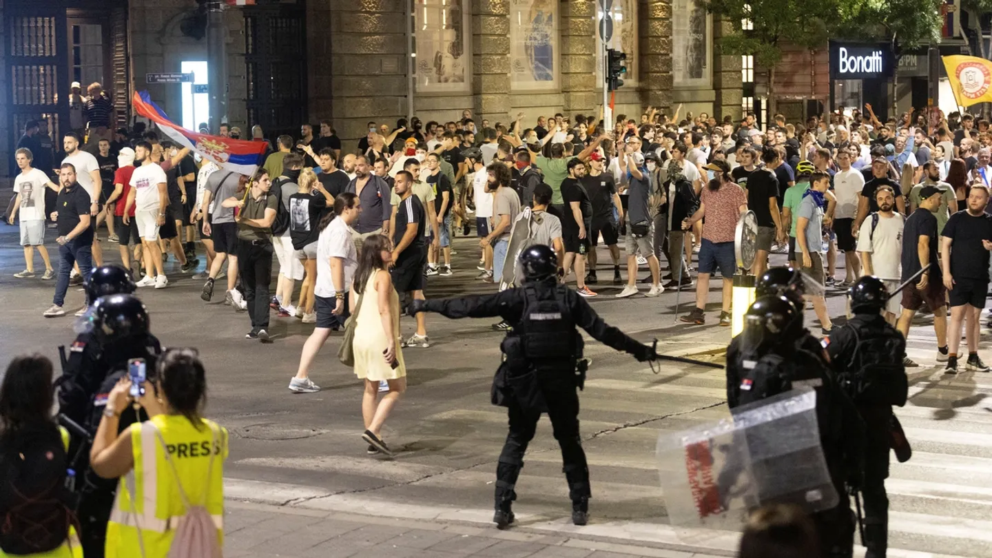 Столкновения с полицией на улицах Белграда