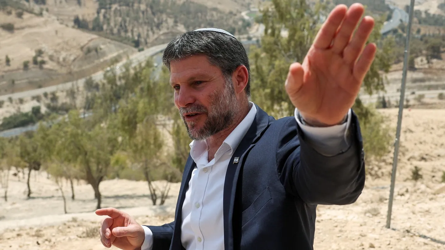سموتريتش يُقر خطة استيطان ضخمة في الضفة الغربية.. والخارجية الفلسطينية: مخطط استعماري عنصري