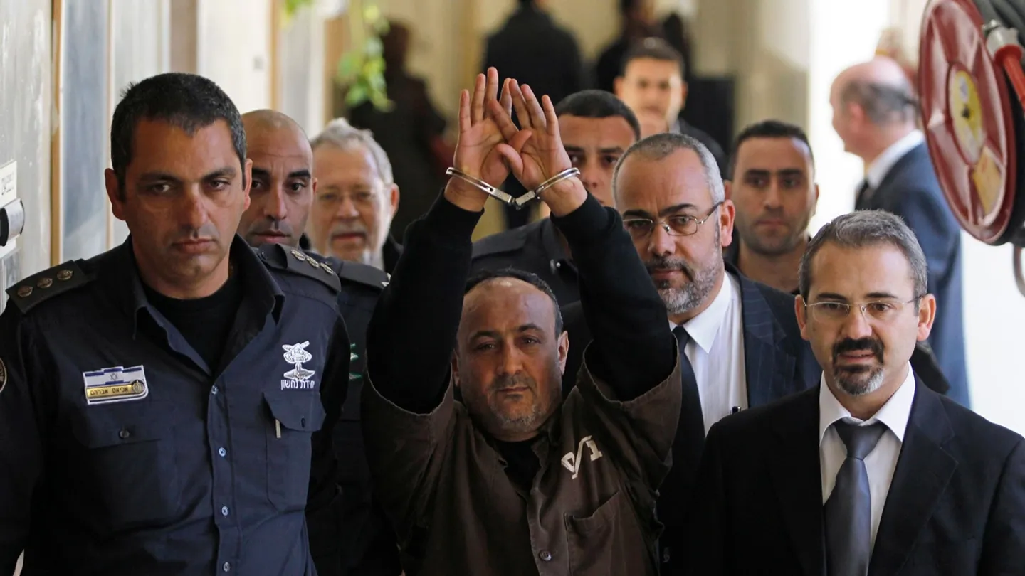 بن غفير يقتحم زنزانة القيادي الفلسطيني البارز مروان البرغوثي ويهدده.. ومخاوف من إعدامه