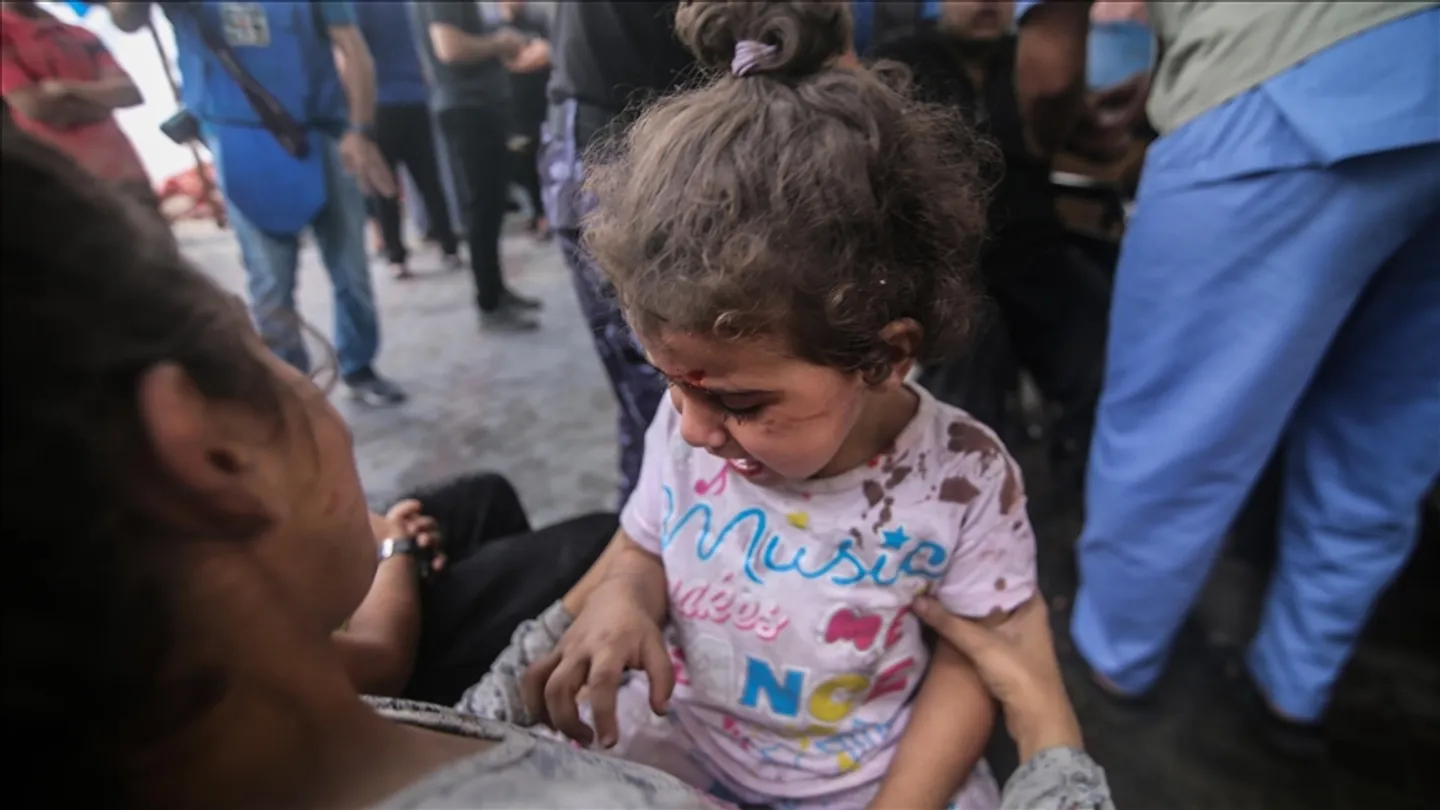 Gaza përballet me rritje alarmante të sëmundjeve të lëkurës për shkak të temperaturave ekstreme