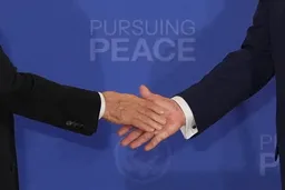 Kremlini: Putin dhe Trump presin që Kievi dhe Evropa të japin rezultate në bisedimet për Ukrainën