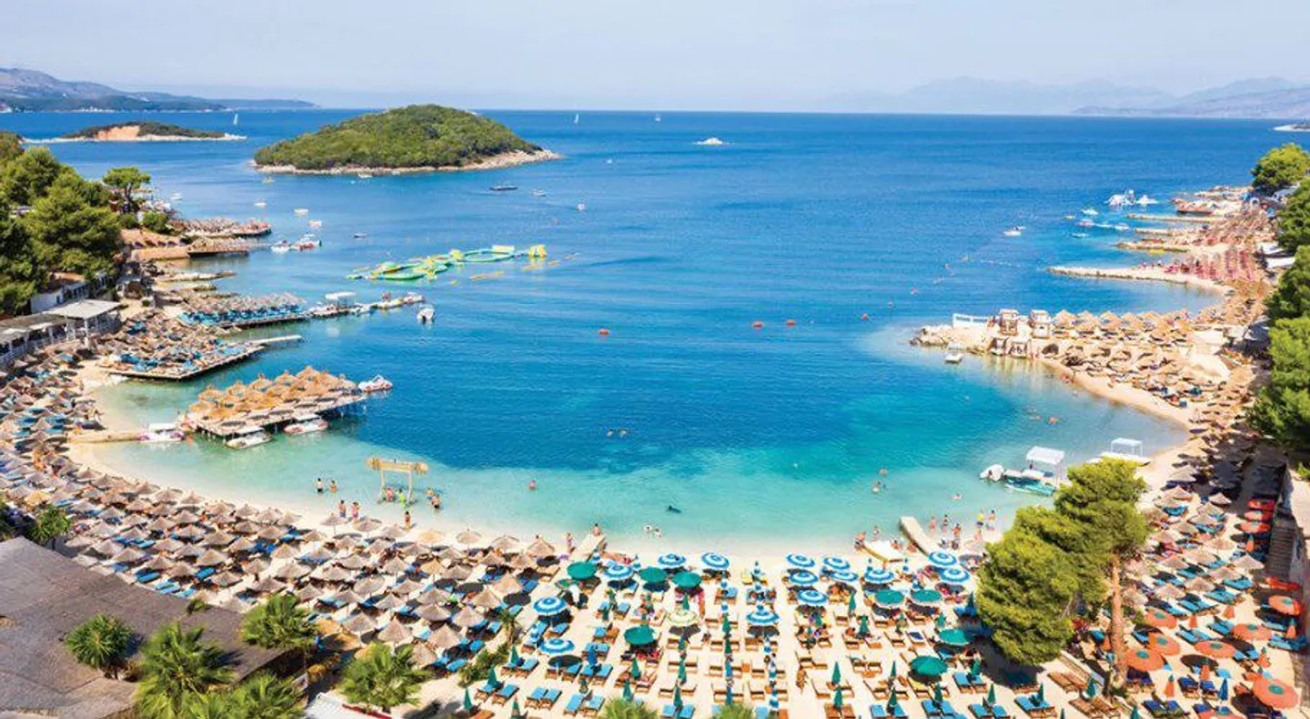 Shqipëri, vizitorët dhe netqëndrimet  rriten me mbi 37 për qind në qershor