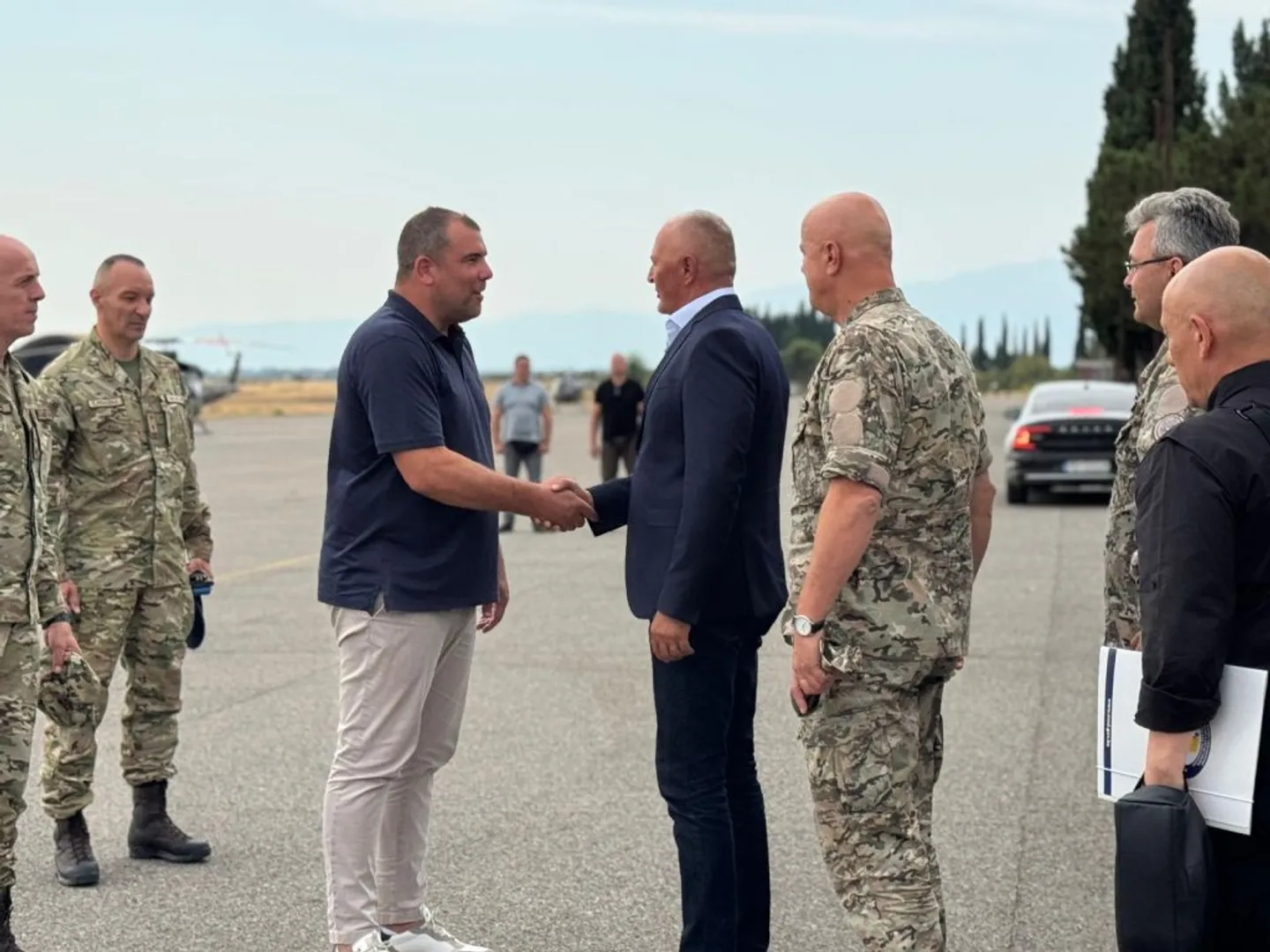 Helez obišao helikopterski tim OS BiH koji gasi požar u Crnoj Gori
