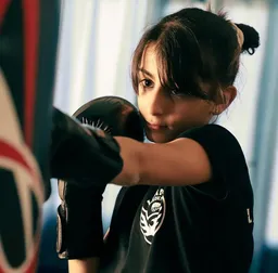 “El dolor no me detiene”: Malak Malaeb, la niña libanesa prodigio del kickboxing