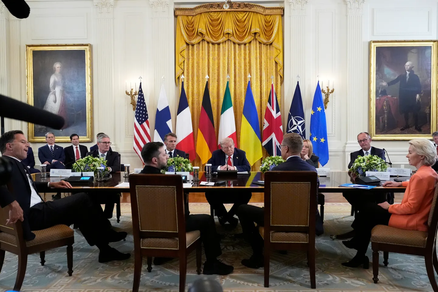 Trump pauses talks with Europeans to call Putin on Ukraine peace efforts