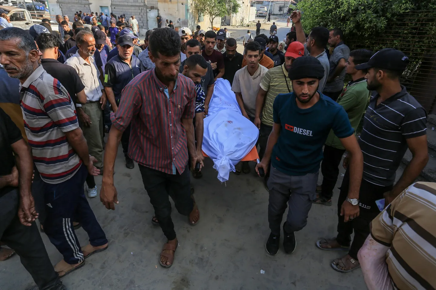 Bombardime të reja izraelite vrasin 18 palestinezë në Gazën e shkatërruar