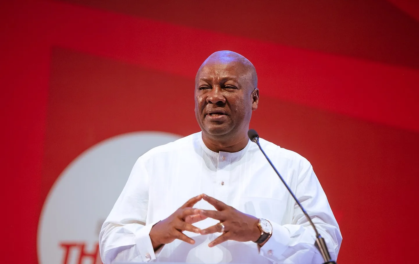 Ghana's President Mahama pardons nearly 1,000 prisoners
