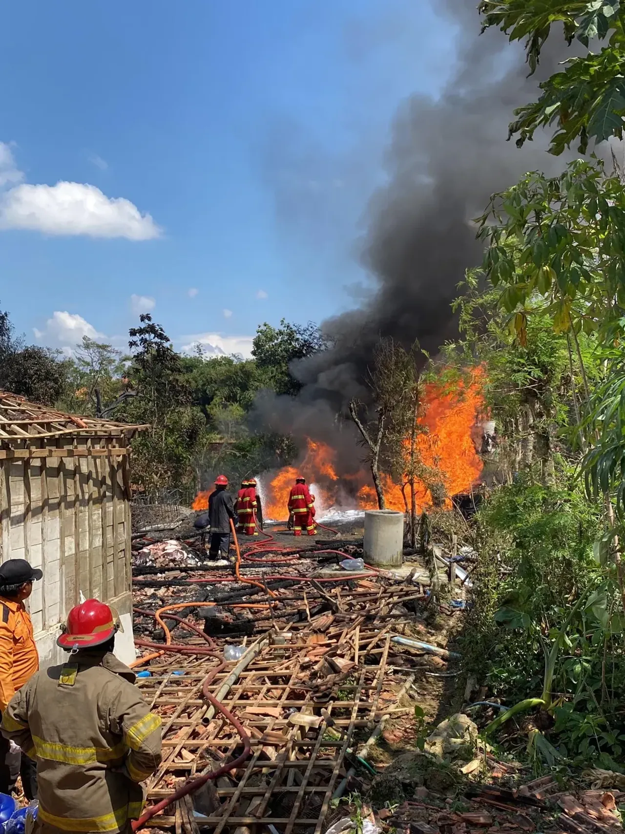 Kebakaran sumur minyak di Blora Jateng tewaskan tiga, paksa ratusan warga mengungsi
