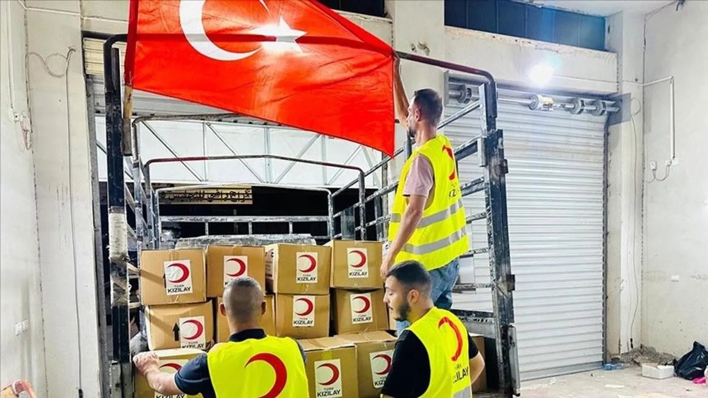 "الهلال الأحمر التركي" توزع 1200 طرد غذائي في جنين شمالي الضفة المحتلة