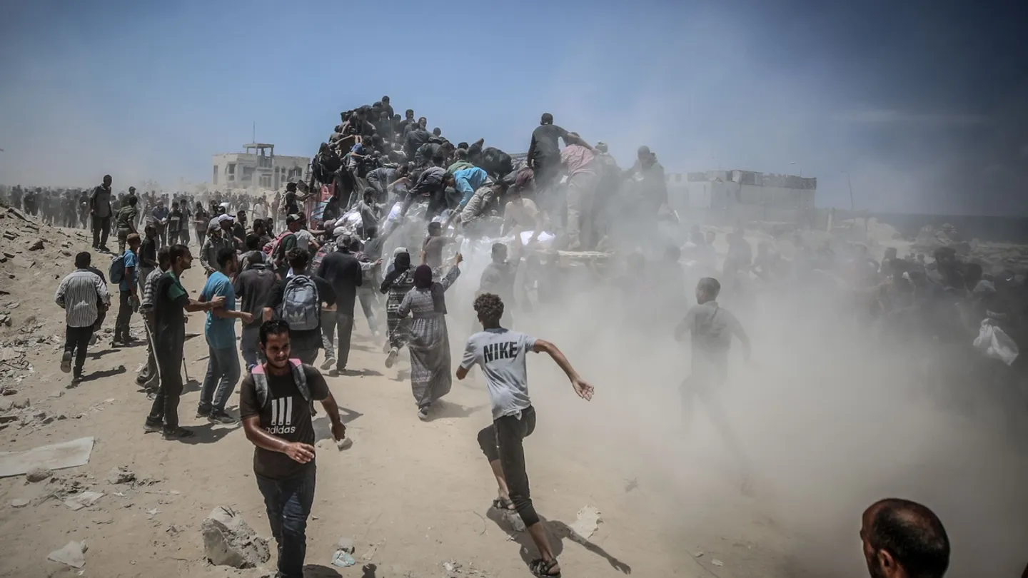 الاحتلال يستهدف النازحين والمجوّعين بغزة.. و"الفوضى الأمنية" الإسرائيلية تتسبب بنهب المساعدات
