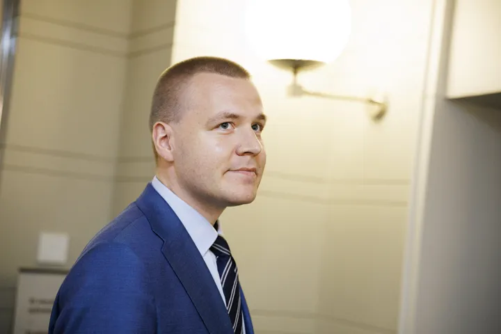 Eemeli Peltosen puoliso kertoo, miten lääkitys ajoi kansanedustajan itsemurhaan