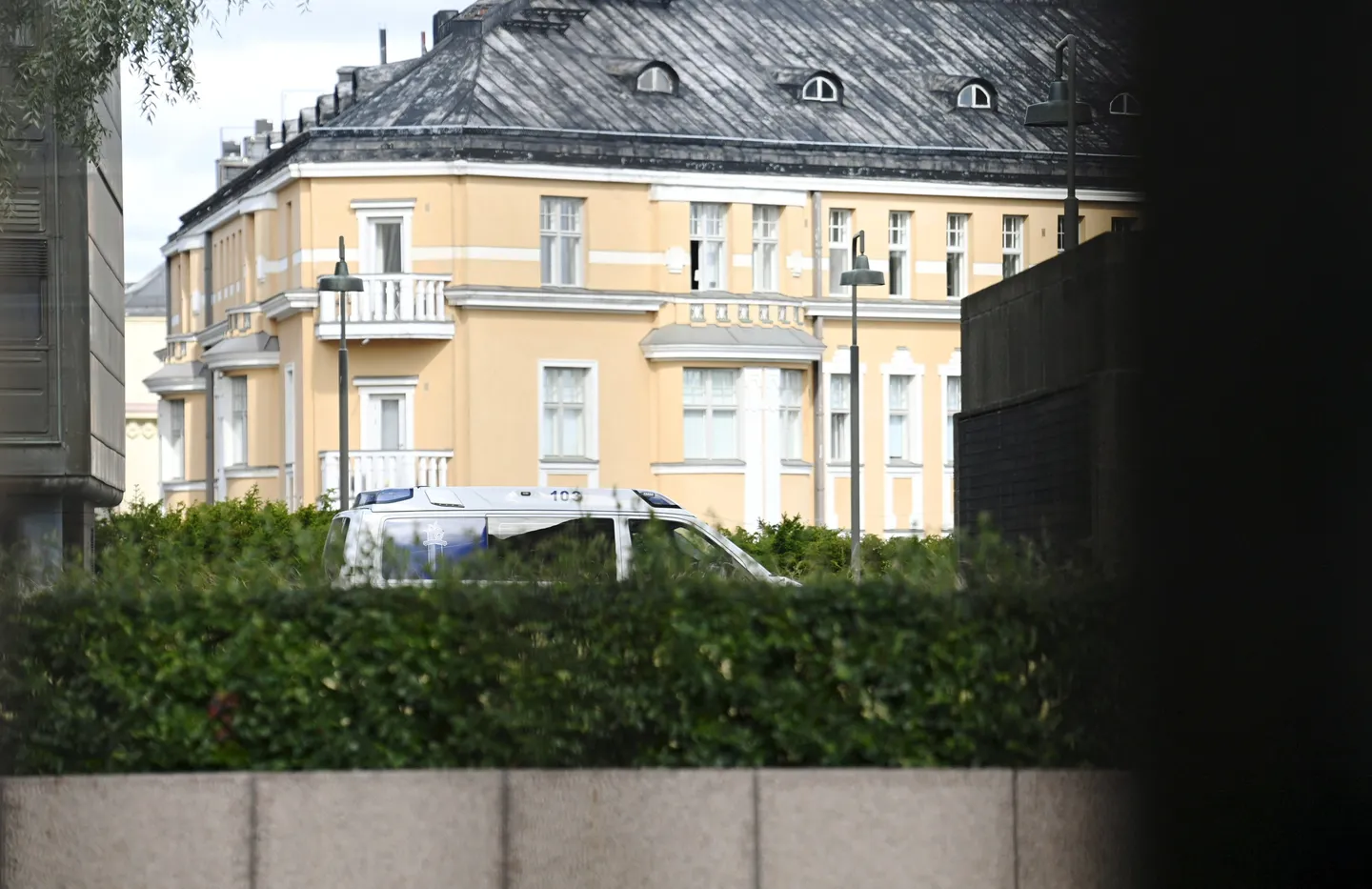 Kansanedustaja kuoli Eduskuntatalossa - lähteet viittaavat itsemurhaan