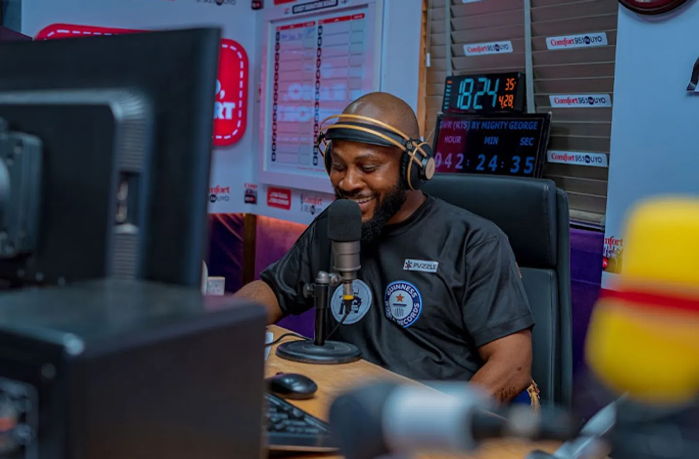 Avec 105 heures d'antenne, le Nigérian Essien bat le record de la plus longue émission radio